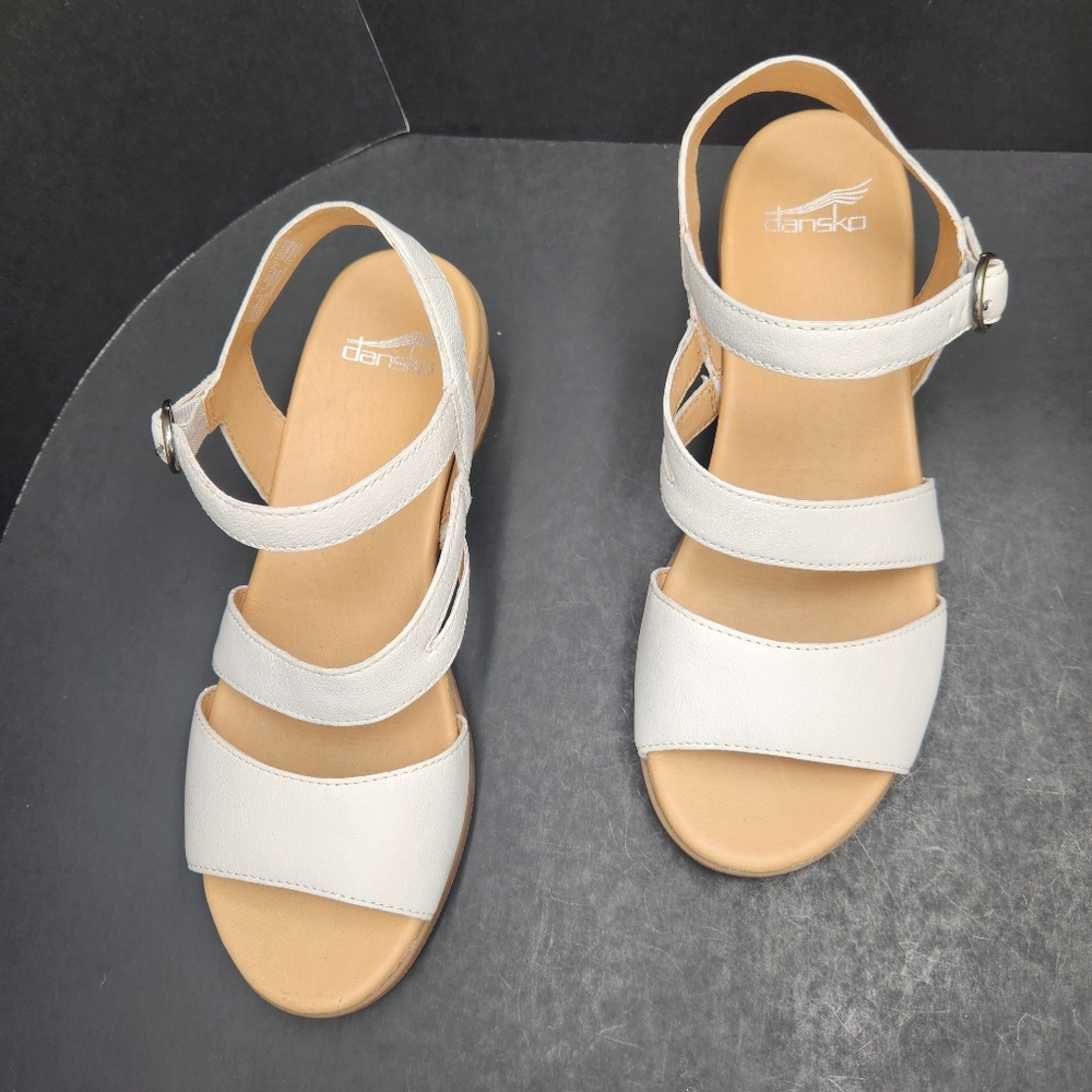 NWOB Dansko Leather Heeled Sandals with Buckle Strap - Tansy
Size 11.5 EU 42 - Picture 5 of 16